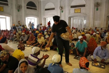 Free Food At Gurudwara Bangla Sahib Langar