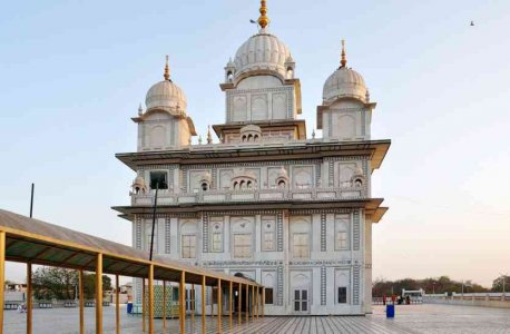 Free Food At Gurudwara Shri Data Bandi Chhor Shahib Langar