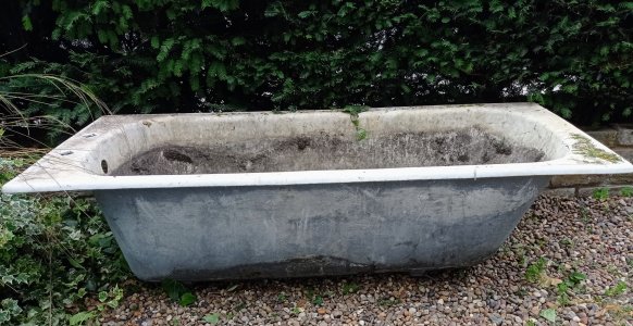 Cast Iron enamelled bath