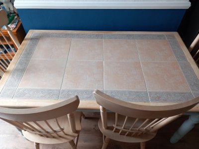 Kitchen table and 5 chairs